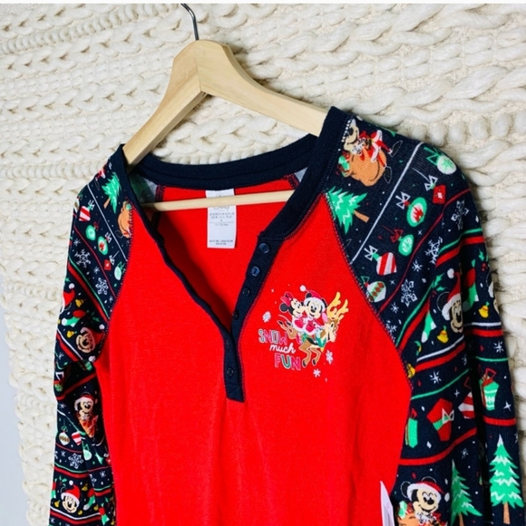 DISNEY CHRISTMAS HENLEY M - Picture 1 of 5